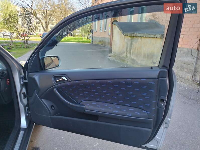 Купе Mercedes-Benz C-Class 2001 в Белой Церкви