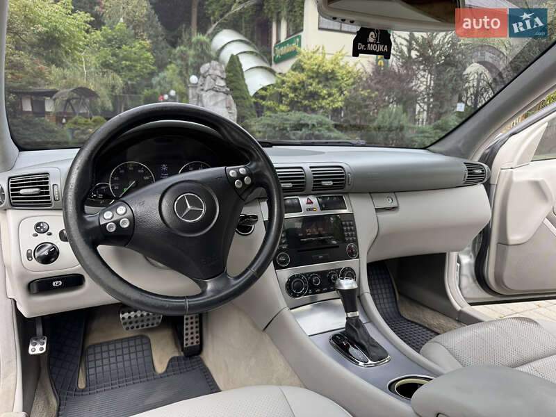 Седан Mercedes-Benz C-Class 2005 в Дрогобичі
