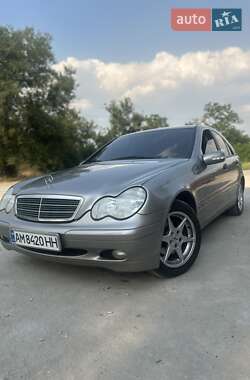 Седан Mercedes-Benz C-Class 2003 в 