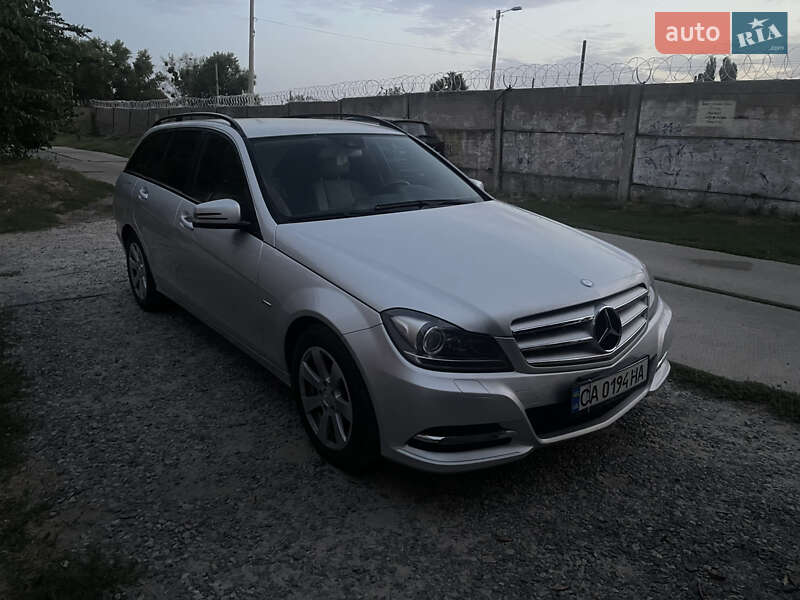 Універсал Mercedes-Benz C-Class 2011 в Чорнобаї