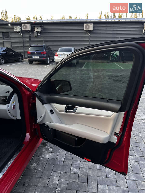 Седан Mercedes-Benz C-Class 2010 в Кривому Розі фото 23 Седан Mercedes-Benz C-Class 2010 в Кривому Розі