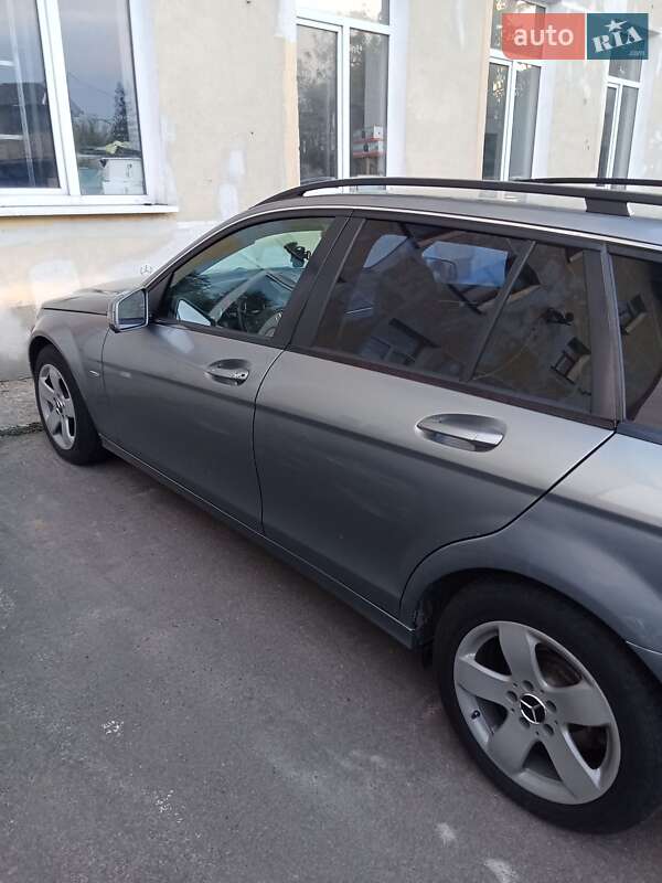 Универсал Mercedes-Benz C-Class 2010 в Львове