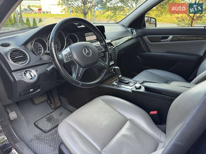 Седан Mercedes-Benz C-Class 2011 в Львове