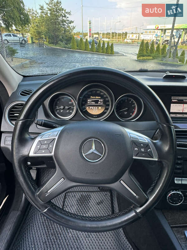 Седан Mercedes-Benz C-Class 2011 в Львове
