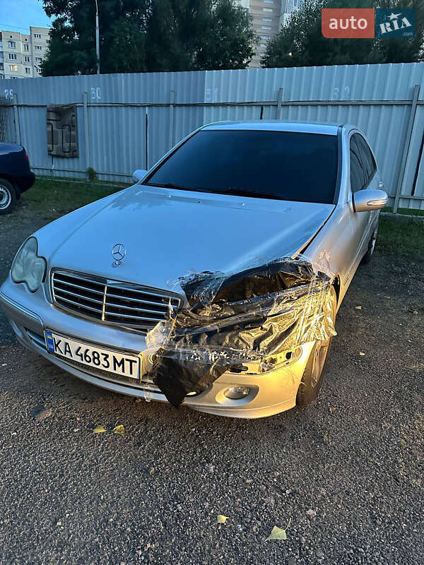 Седан Mercedes-Benz C-Class 2004 в Киеве
