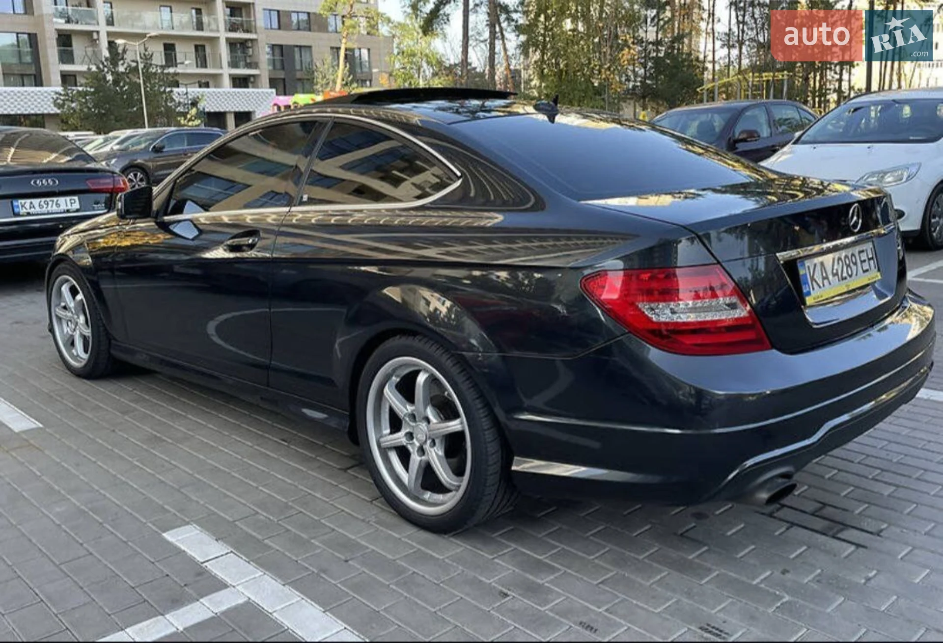 Mercedes-Benz C-Class 2011 VIN WDDGJ4HB7CF746848 фото оголошення 2 з 17