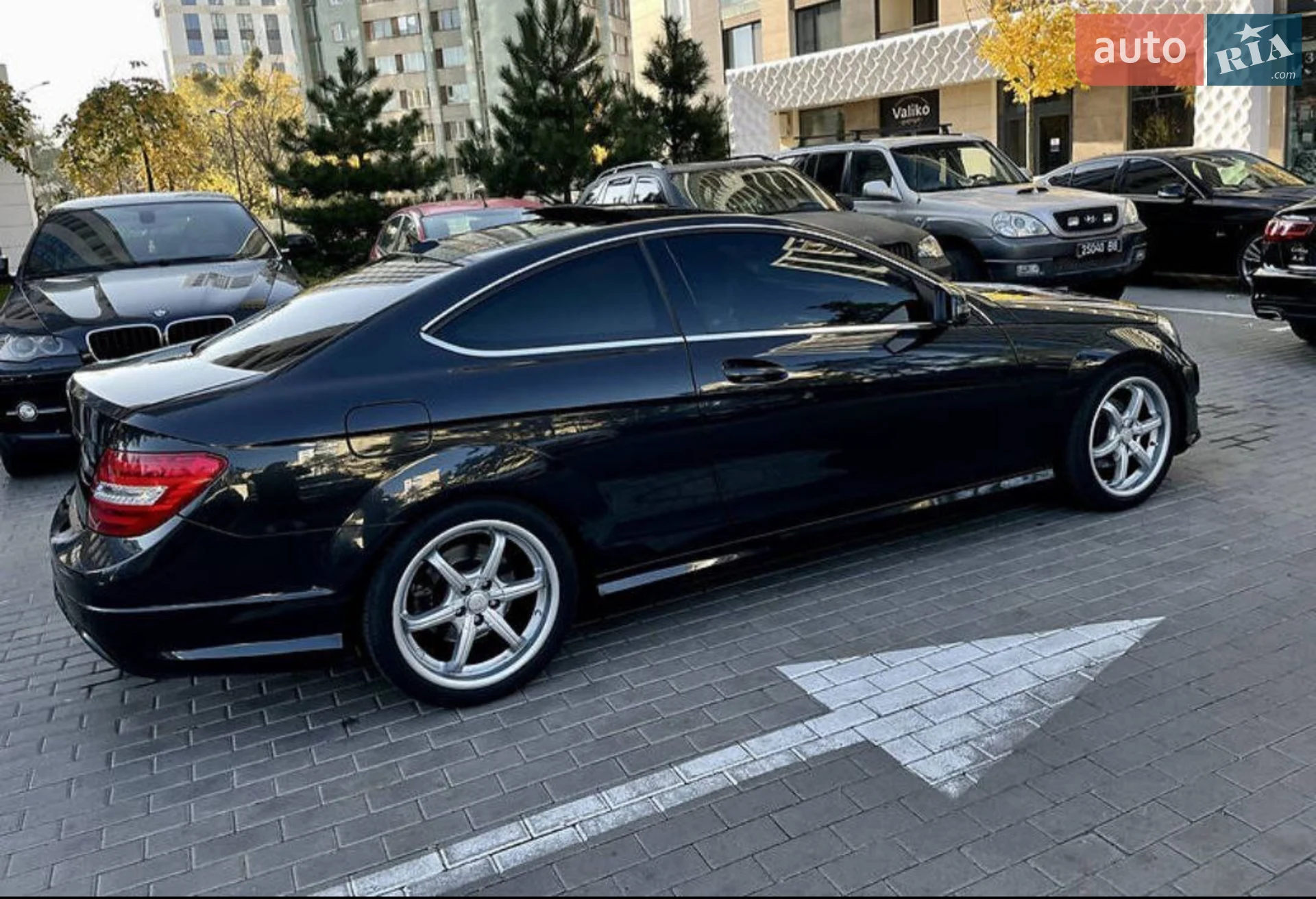 Mercedes-Benz C-Class 2011 VIN WDDGJ4HB7CF746848 фото оголошення 3 з 17