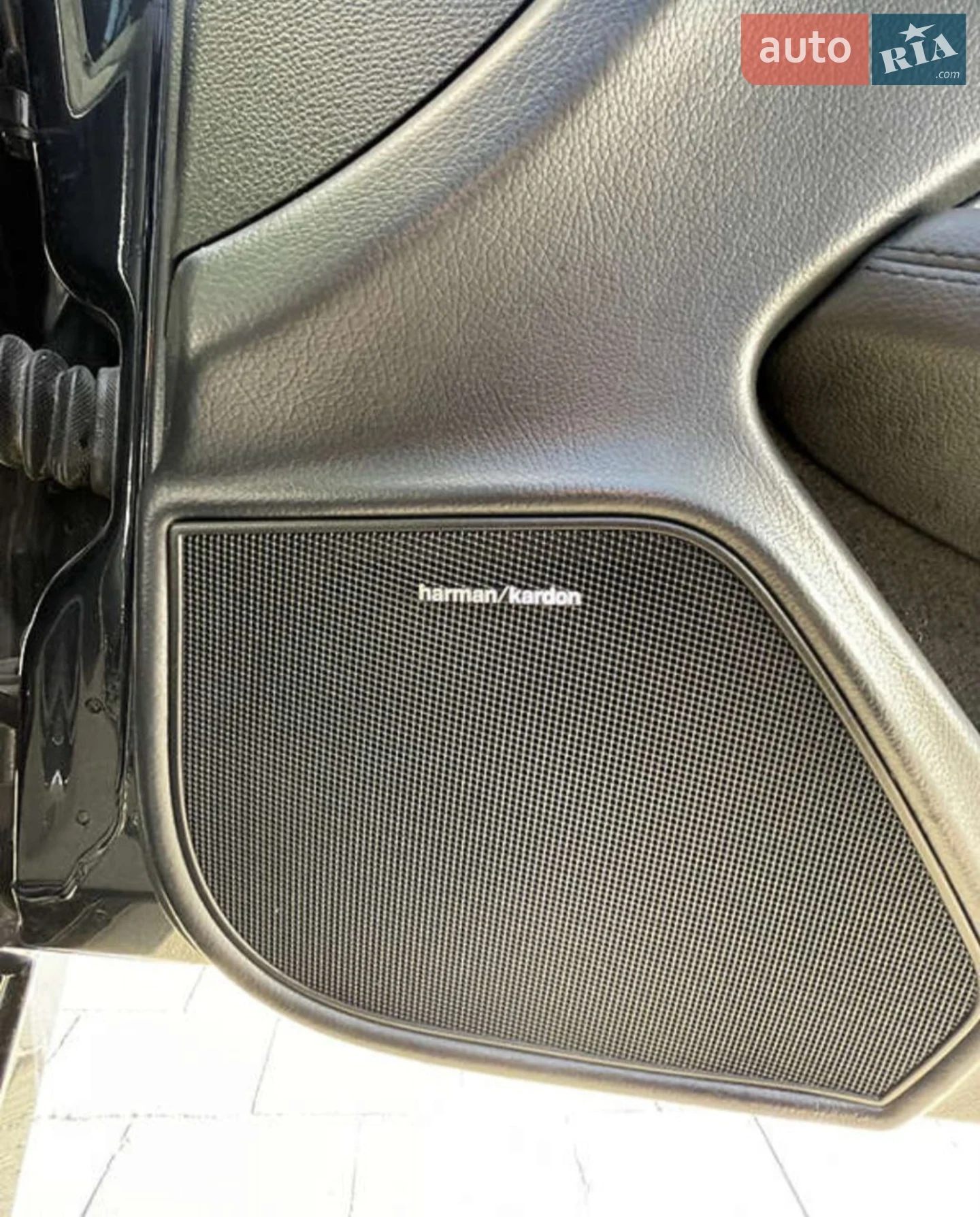 Mercedes-Benz C-Class 2011 VIN WDDGJ4HB7CF746848 фото оголошення 7 з 17