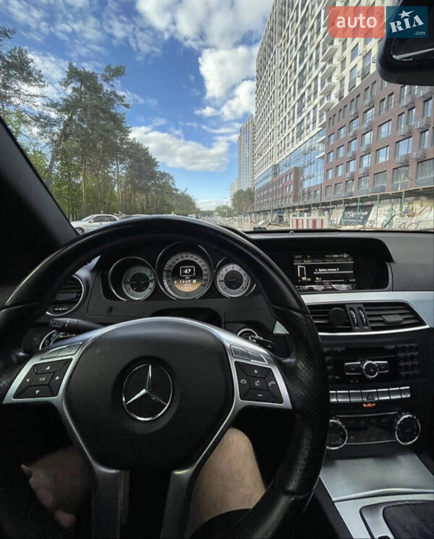 Mercedes-Benz C-Class 2011 VIN WDDGJ4HB7CF746848 фото оголошення 9 з 17