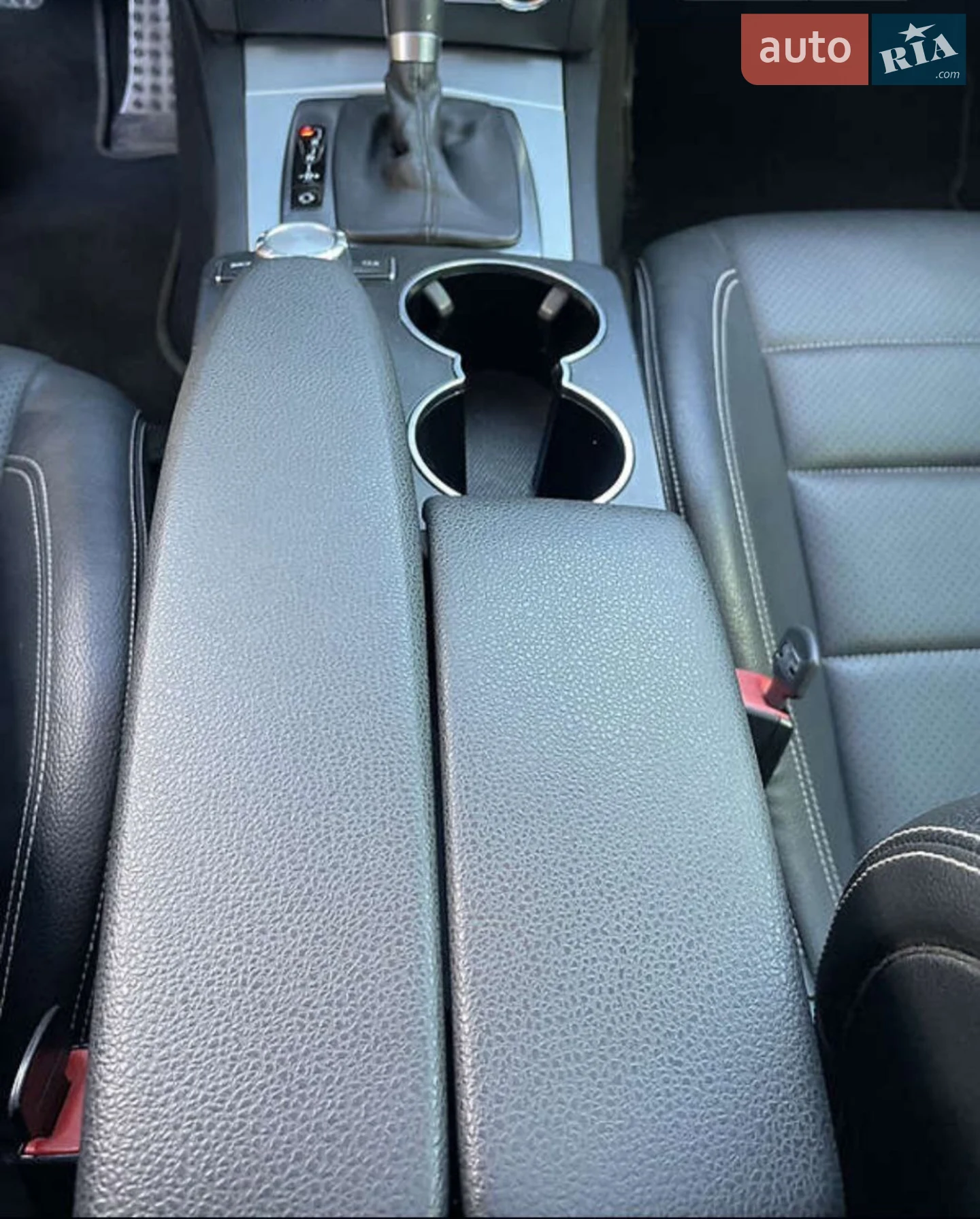 Mercedes-Benz C-Class 2011 VIN WDDGJ4HB7CF746848 фото оголошення 10 з 17