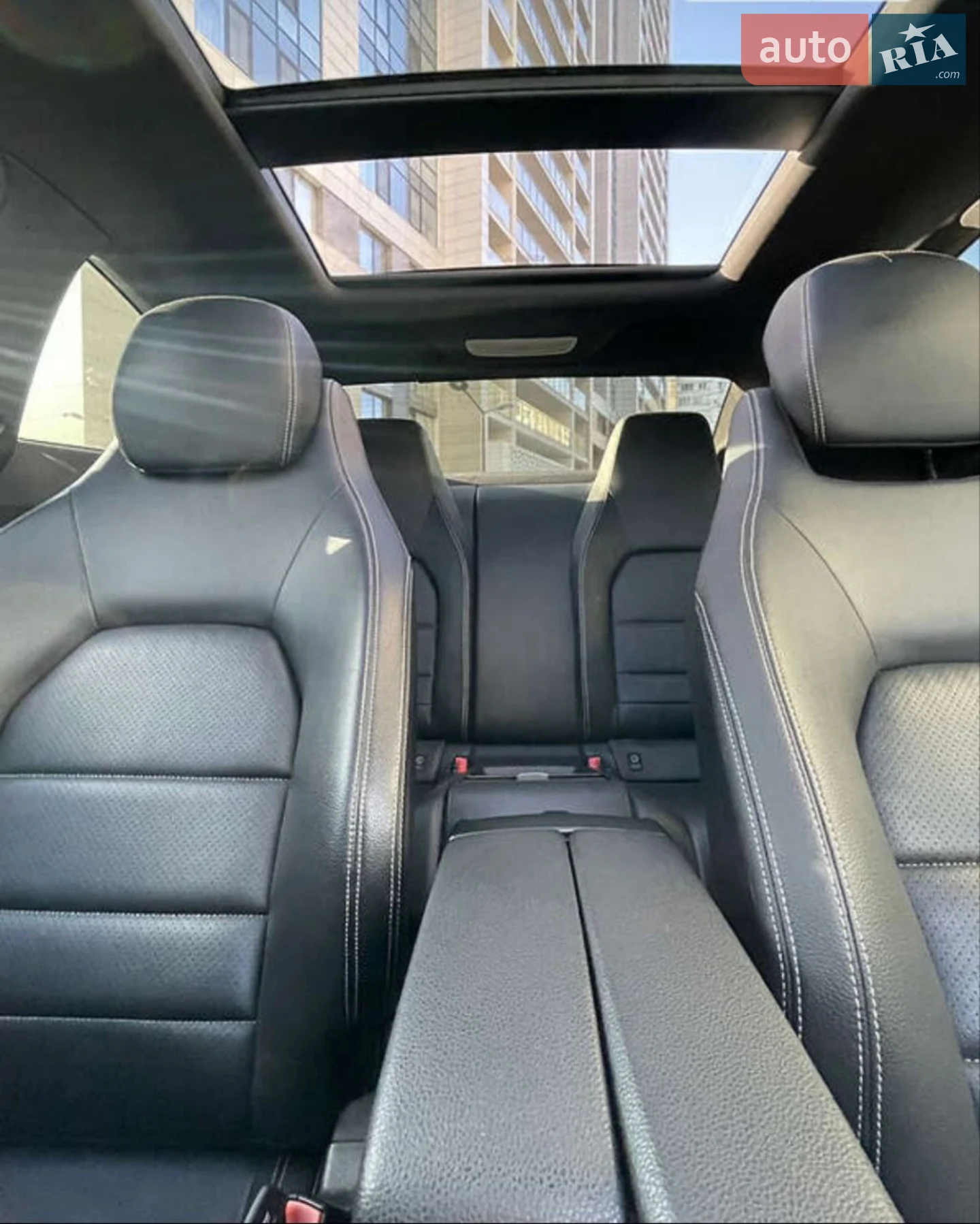 Mercedes-Benz C-Class 2011 VIN WDDGJ4HB7CF746848 фото оголошення 12 з 17