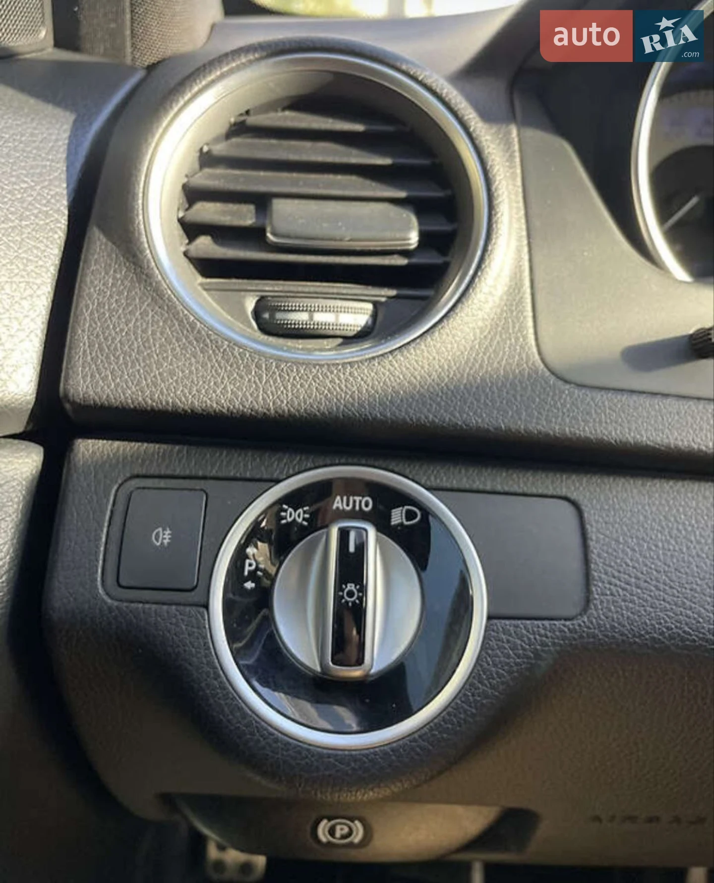 Mercedes-Benz C-Class 2011 VIN WDDGJ4HB7CF746848 фото оголошення 13 з 17