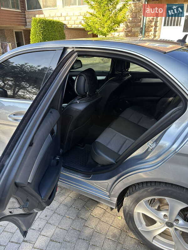 Седан Mercedes-Benz C-Class 2007 в Черновцах