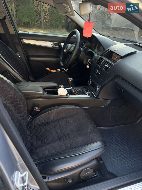 Седан Mercedes-Benz C-Class 2007 в Черновцах