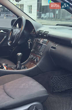 Універсал Mercedes-Benz C-Class 2004 в 