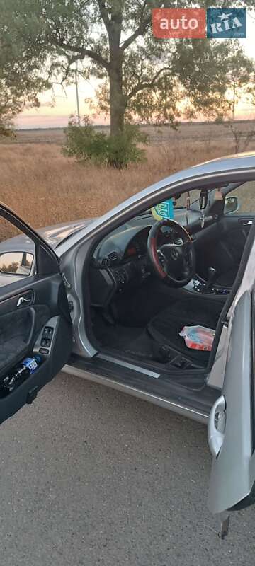 Седан Mercedes-Benz C-Class 2003 в Овідіополі