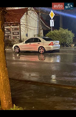 Седан Mercedes-Benz C-Class 2002 в Рава-Русской