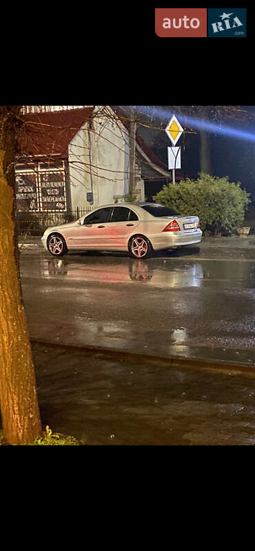 Седан Mercedes-Benz C-Class 2002 в Рава-Русской