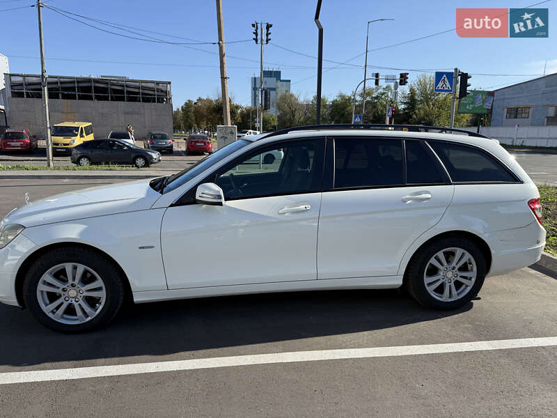 Універсал Mercedes-Benz C-Class 2010 в Києві