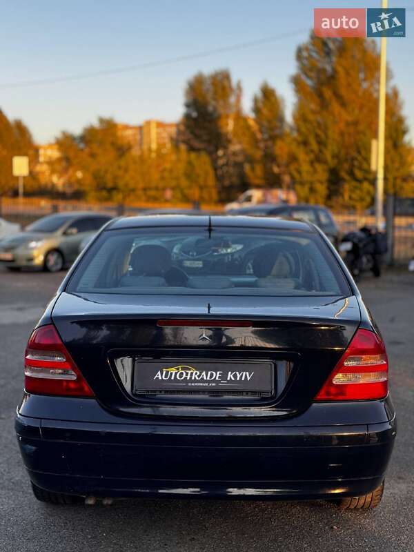 Седан Mercedes-Benz C-Class 2002 в Киеве