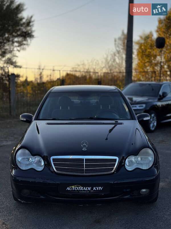 Седан Mercedes-Benz C-Class 2002 в Киеве