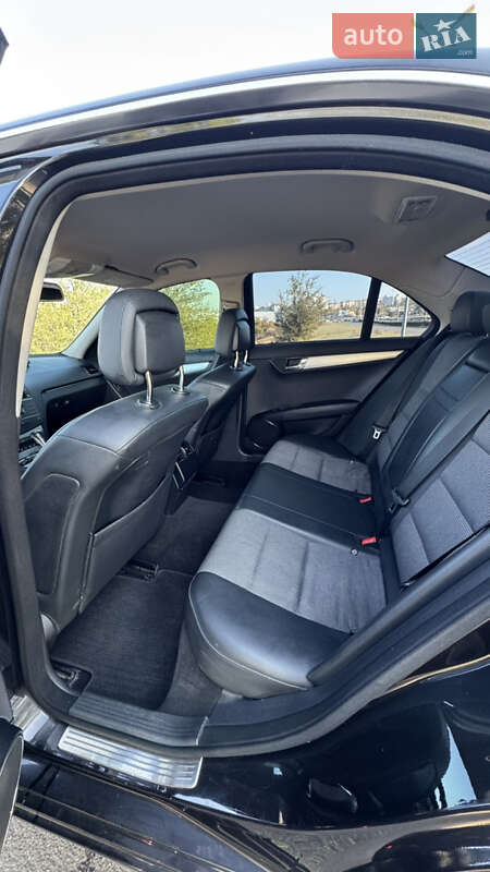 Седан Mercedes-Benz C-Class 2008 в Кривом Роге