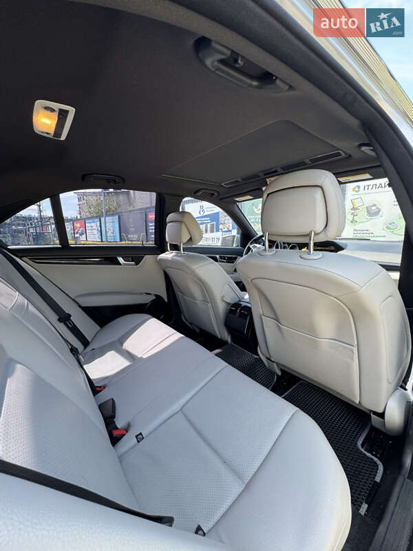 Седан Mercedes-Benz C-Class 2012 в Виннице