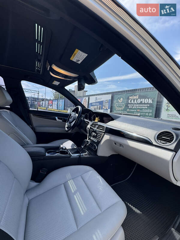 Седан Mercedes-Benz C-Class 2012 в Виннице