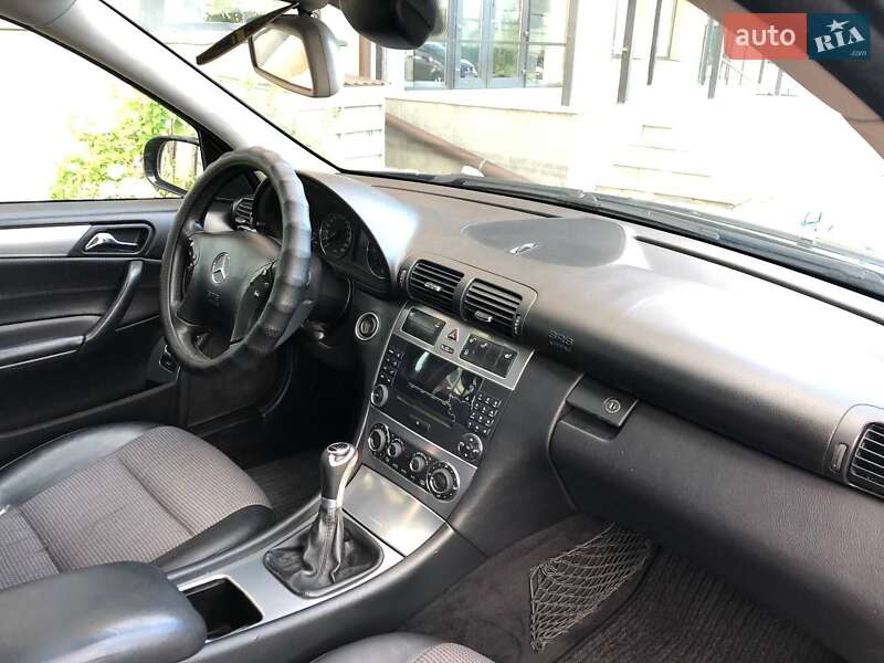 Седан Mercedes-Benz C-Class 2006 в Черновцах
