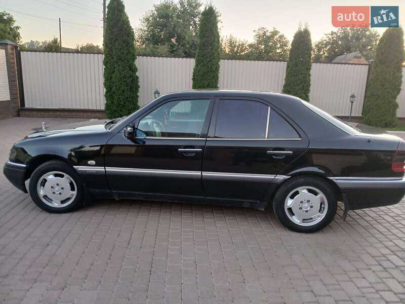 Седан Mercedes-Benz C-Class 1995 в Охтирці