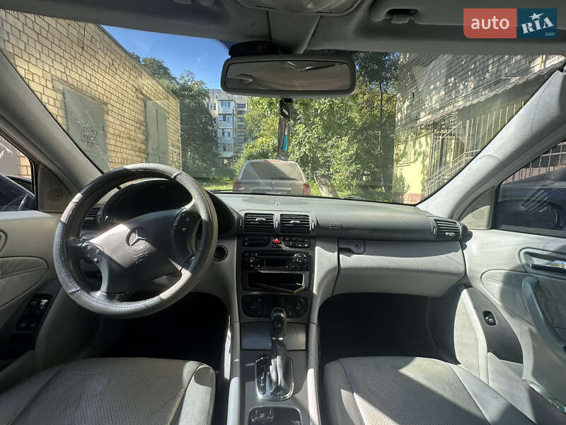Седан Mercedes-Benz C-Class 2001 в Черновцах