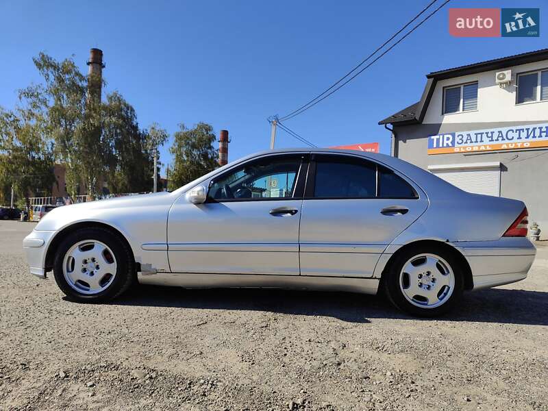 Седан Mercedes-Benz C-Class 2001 в Черновцах