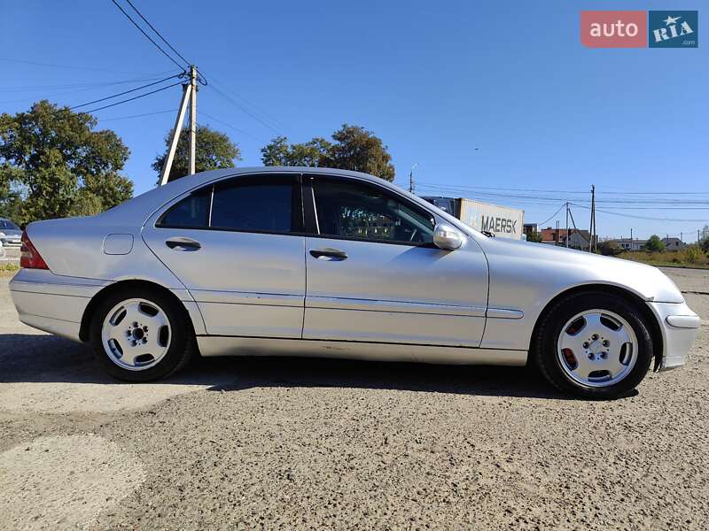Седан Mercedes-Benz C-Class 2001 в Черновцах