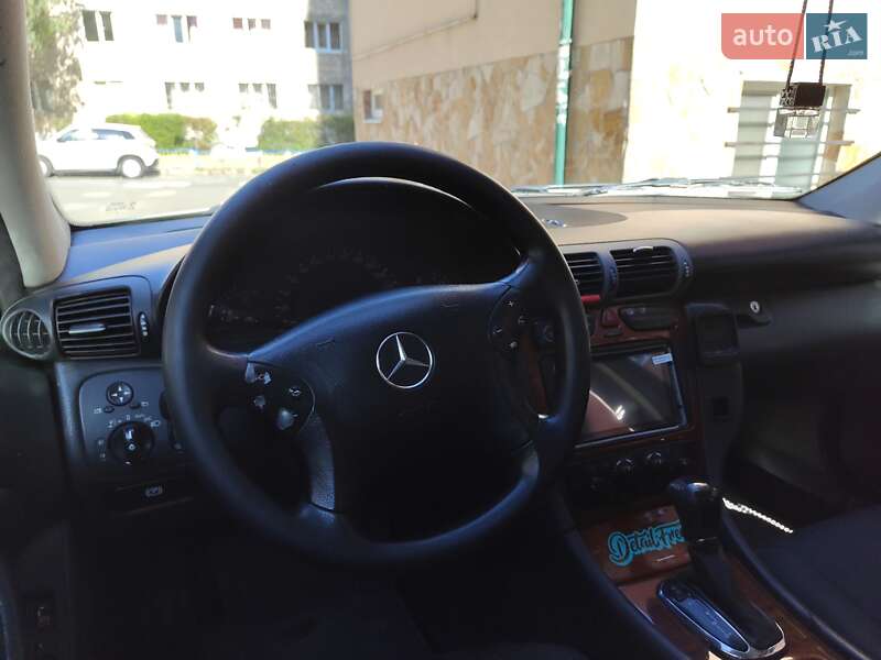Седан Mercedes-Benz C-Class 2001 в Черновцах