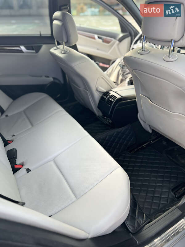 Седан Mercedes-Benz C-Class 2011 в Ивано-Франковске