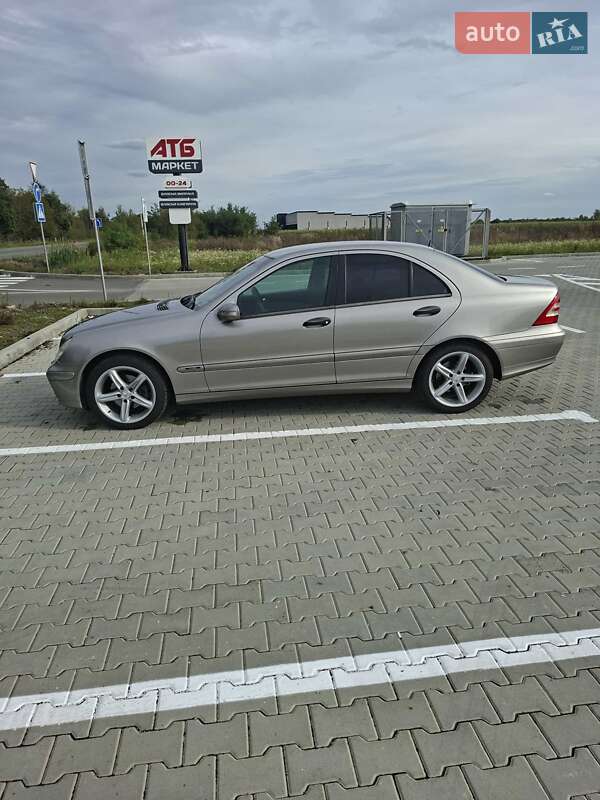 Седан Mercedes-Benz C-Class 2004 в Ужгороде