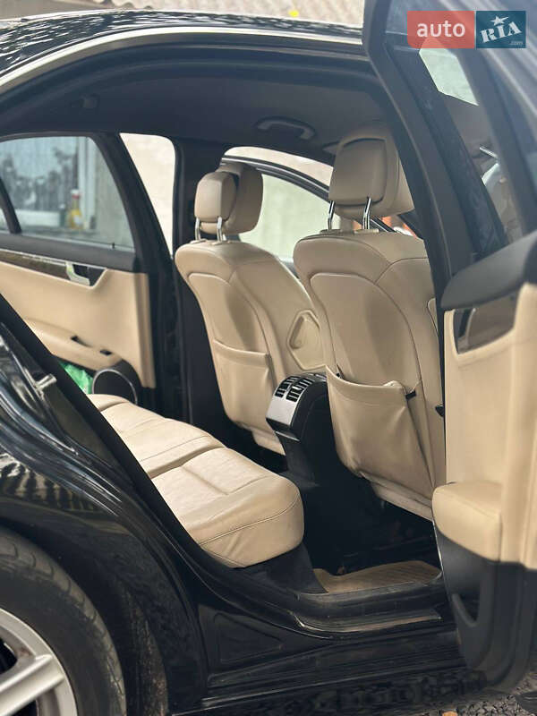 Седан Mercedes-Benz C-Class 2007 в Белках