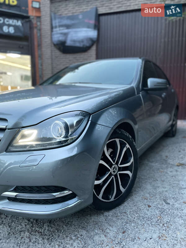 Седан Mercedes-Benz C-Class 2013 в Киеве фото 14 Седан Mercedes-Benz C-Class 2013 в Киеве