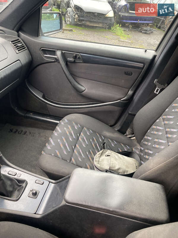 Універсал Mercedes-Benz C-Class 2000 в Бориславі