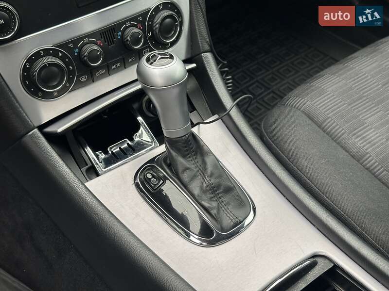 Седан Mercedes-Benz C-Class 2007 в Киеве фото 24 Седан Mercedes-Benz C-Class 2007 в Киеве