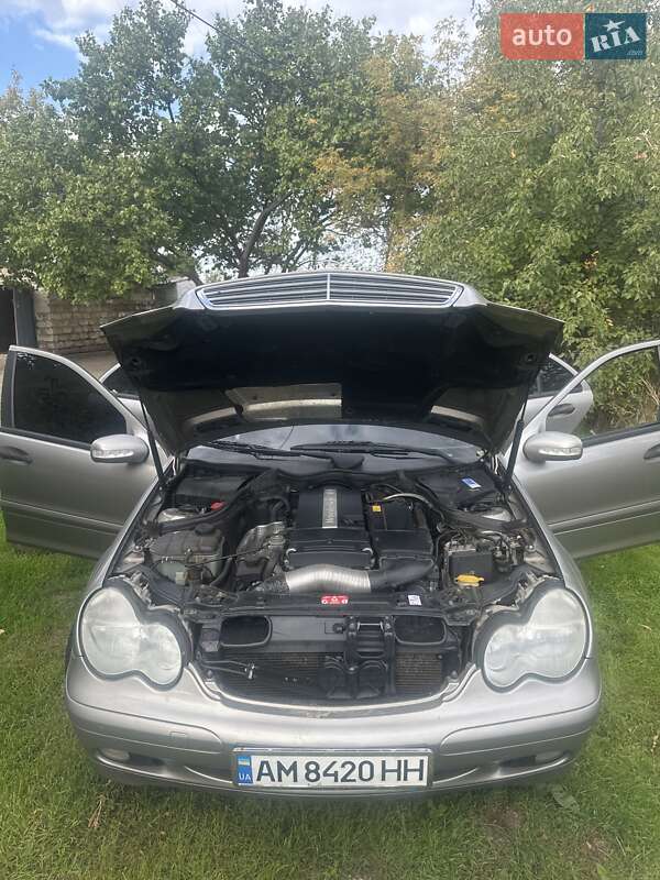 Седан Mercedes-Benz C-Class 2003 в Запоріжжі