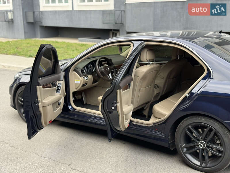 Седан Mercedes-Benz C-Class 2012 в Чернигове