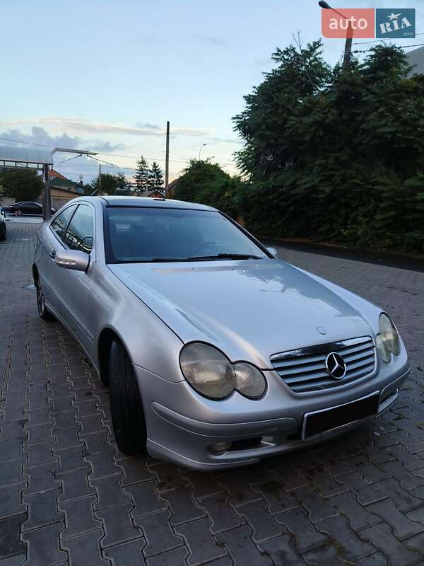 Купе Mercedes-Benz C-Class 2004 в 