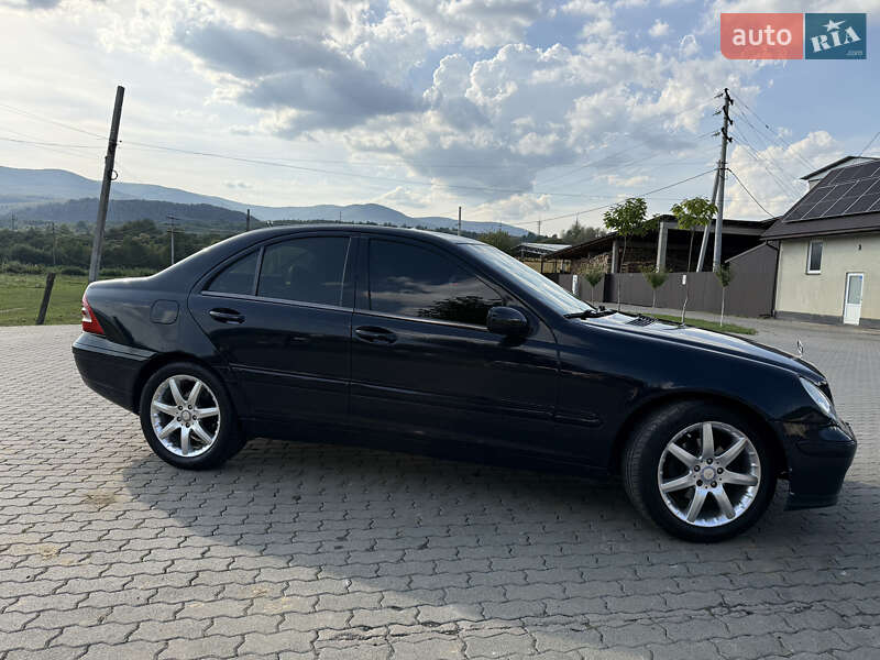 Седан Mercedes-Benz C-Class 2000 в Сваляві