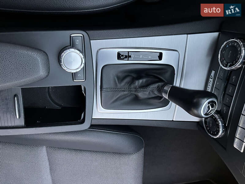 Седан Mercedes-Benz C-Class 2011 в Могилев-Подольске