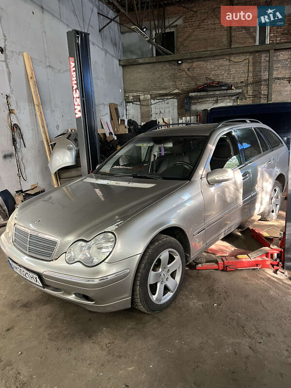 Универсал Mercedes-Benz C-Class 2002 в Ровно