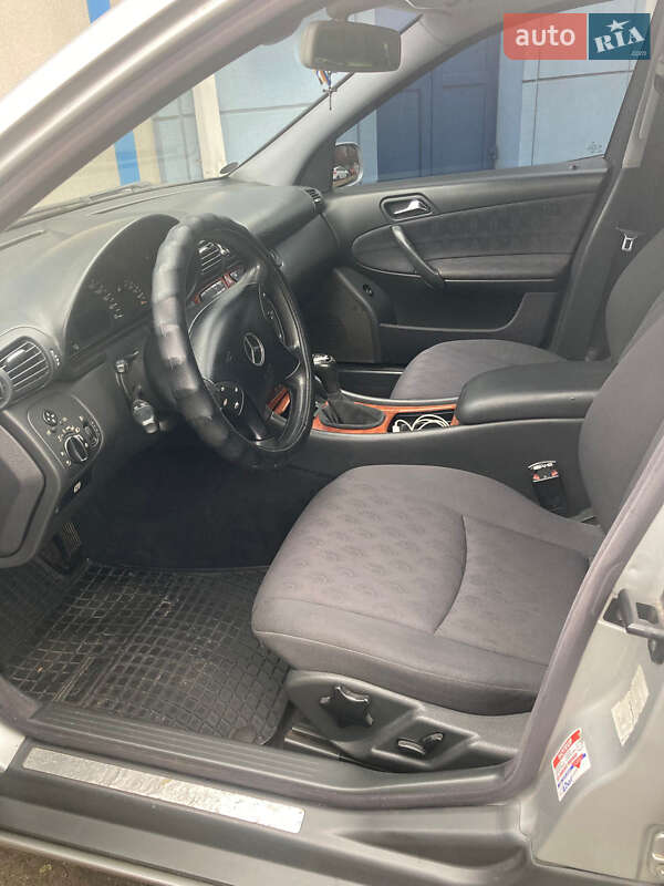 Універсал Mercedes-Benz C-Class 2003 в Києві фото 4 Універсал Mercedes-Benz C-Class 2003 в Києві