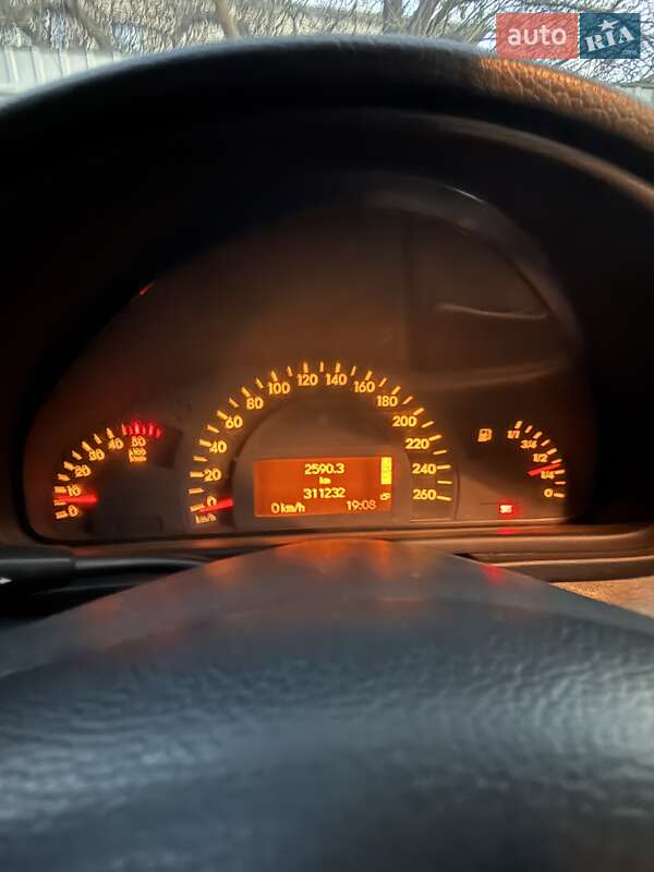 Седан Mercedes-Benz C-Class 2001 в Миколаєві фото 3 Седан Mercedes-Benz C-Class 2001 в Миколаєві