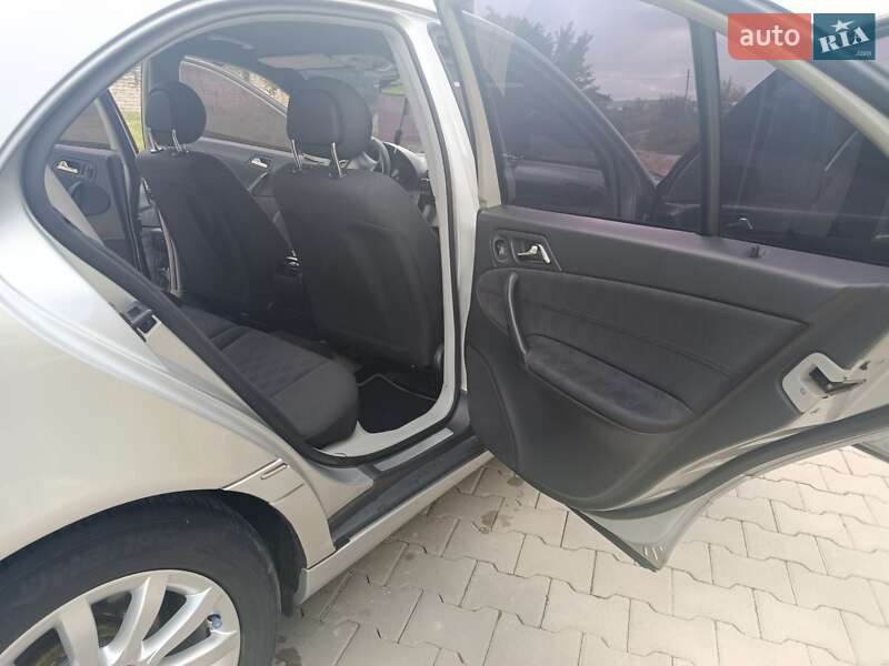Седан Mercedes-Benz C-Class 2001 в Тернополе