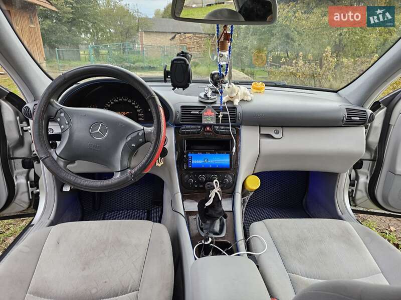 Седан Mercedes-Benz C-Class 2003 в Дрогобыче фото 25 Седан Mercedes-Benz C-Class 2003 в Дрогобыче